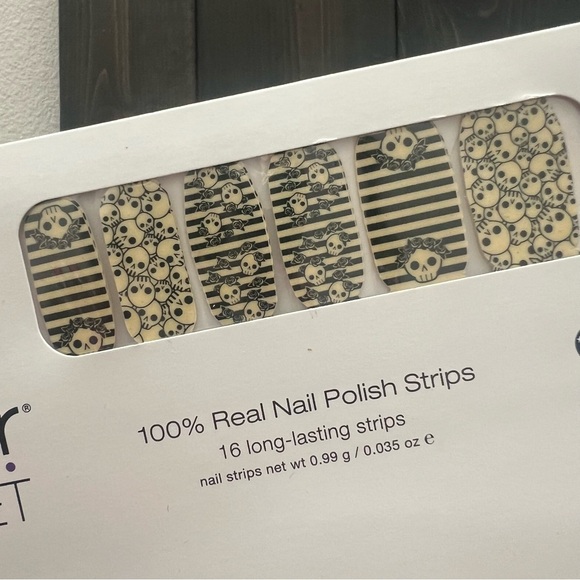 *Retired, HTF* Color Street: Literally Dead | Halloween Glow in the Dark Skulls - Picture 2 of 6